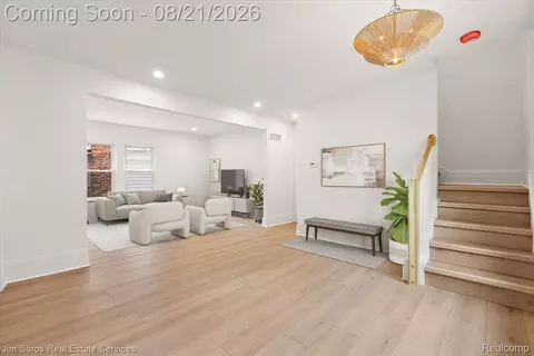 Entry Way - 475 Saint Clair Ave, Grosse Pointe, MI 48230 photo 3 of 4