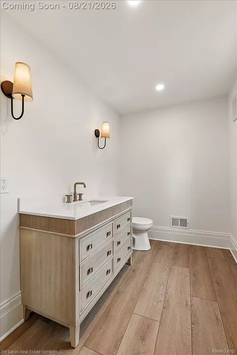 Bath - 475 Saint Clair Ave, Grosse Pointe, MI 48230 photo 1 of 6