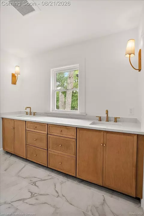 Bath - 475 Saint Clair Ave, Grosse Pointe, MI 48230 photo 3 of 6