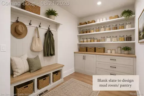 Entry Way - 475 Saint Clair Ave, Grosse Pointe, MI 48230 photo 2 of 4