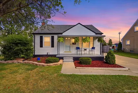5844 Arcola St, Garden City, MI 48135