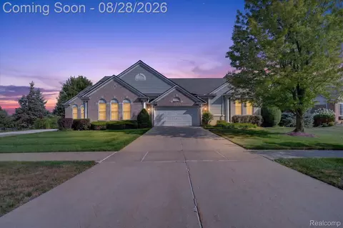 16590 Cottonwood Ct, Northville, MI 48168