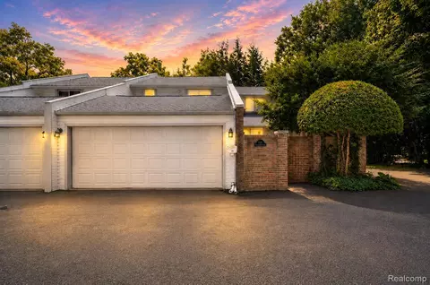 169 E Long Lake Rd, Bloomfield Hills, MI 48304