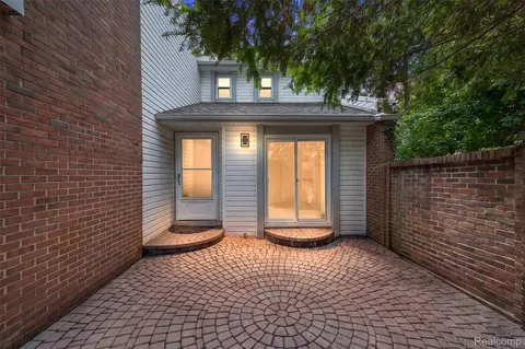 169 E Long Lake Rd, Bloomfield Hills, MI 48304