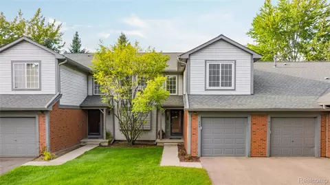 509 Winwood Cir, Walled Lake, MI 48390