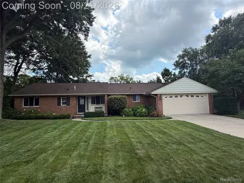 416 Barclay Rd, Grosse Pointe Farms, MI 48236