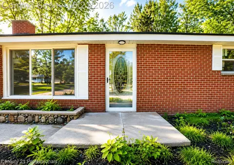 5000 Robert St, Shelby Township, MI 48316