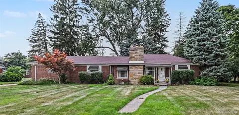 14345 Hillcrest St, Livonia, MI 48154