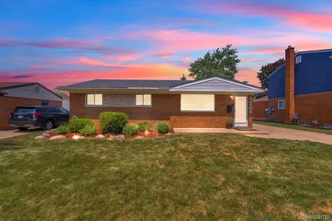 36106 Canyon Dr, Westland, MI 48186