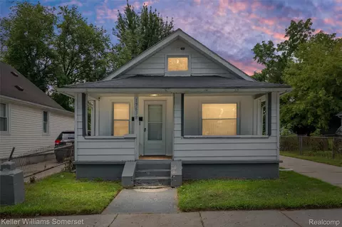 17638 Ivanhoe St, Roseville, MI 48066