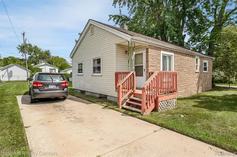 20755 Webster St, Clinton Township, MI 48035