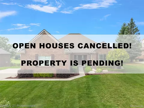 584 Overlook Dr, Oxford, MI 48371