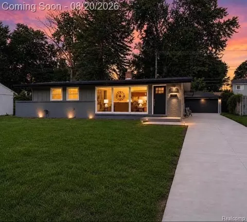 29444 Candlewood Ln, Southfield, MI 48076