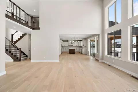 Living - 16199 Via Colico, Macomb, MI 48042 photo 4 of 6