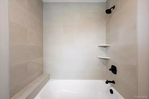 Bath - 16199 Via Colico, Macomb, MI 48042 photo 6 of 11
