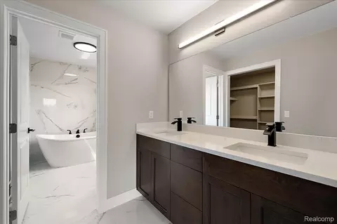 Bath - 16199 Via Colico, Macomb, MI 48042 photo 7 of 11