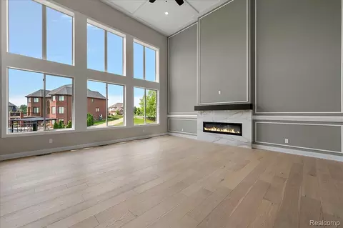 Living - 16199 Via Colico, Macomb, MI 48042 photo 2 of 6