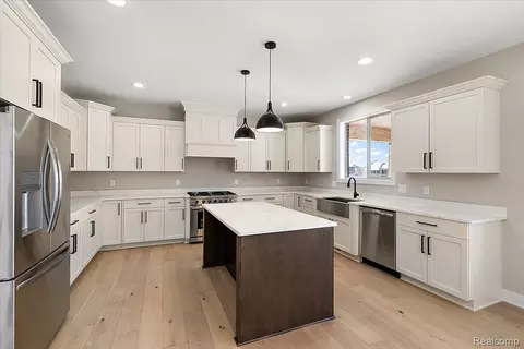 Kitchen - 16199 Via Colico, Macomb, MI 48042 photo 2 of 5
