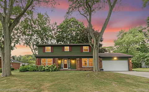 29859 Club House Ln, Farmington Hills, MI 48334