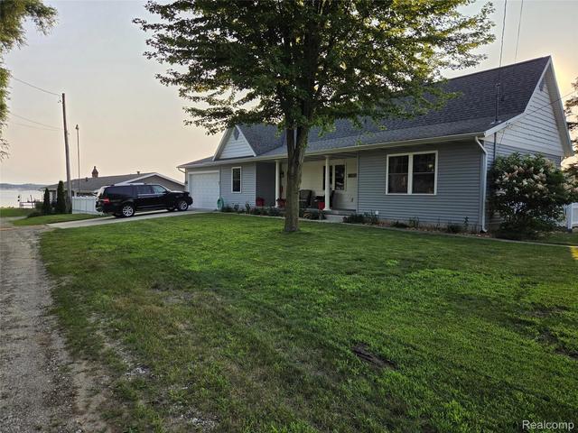 243 Ruddiman Dr, North Muskegon, MI 49445