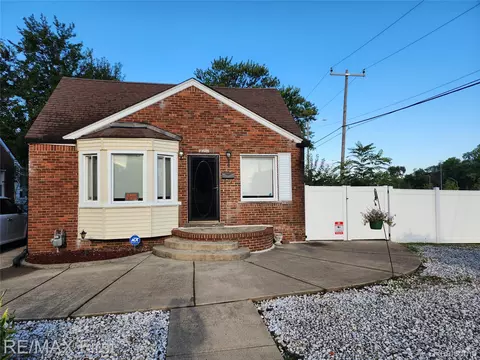 13585 Rockdale St, Detroit, MI 48223