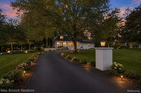 7244 Lahser Rd, Bloomfield Hills, MI 48301