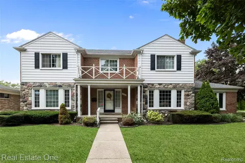 1639 N Evangeline St, Dearborn Heights, MI 48127