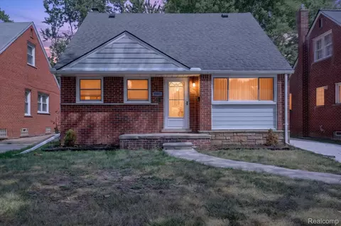 19951 Country Club Dr, Harper Woods, MI 48225