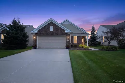 9397 Sand Hill Dr, Grand Blanc, MI 48439