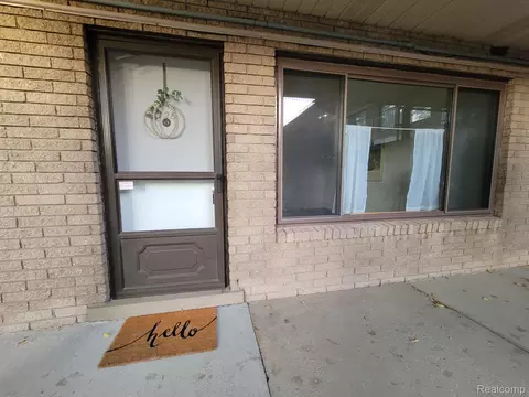 995 N Cass Lake Rd #128, Waterford, MI 48328
