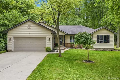 42 Pack St, Croswell, MI 48422