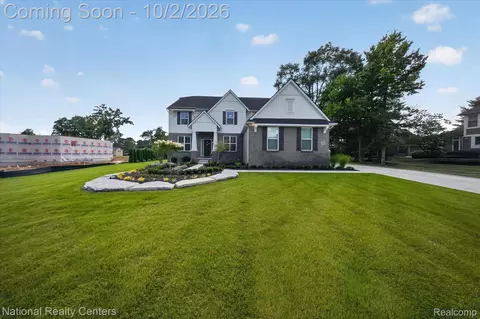 21115 Prestwick Dr, Farmington Hills, MI 48335
