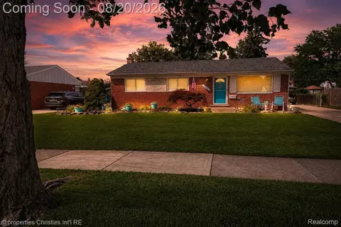 8823 Royce Dr, Sterling Heights, MI 48313