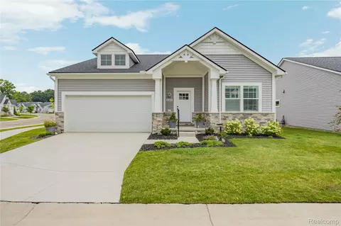 660 Bristol Dr, Sylvan, MI 48118