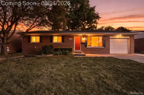 11198 Regal Dr, Sterling Heights, MI 48313
