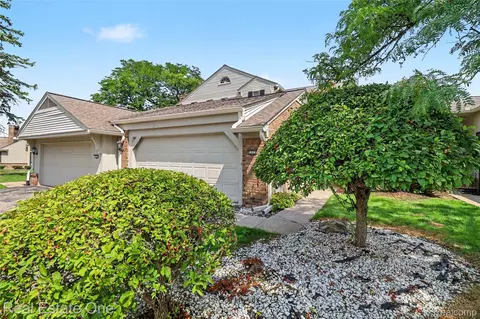 7315 W Bridge Way Rd, West Bloomfield, MI 48322