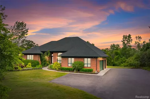 3520 Blue Heron Ct, Superior, MI 48198