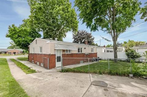 Exterior - 9522 Pardee Rd, Taylor, MI 48180 photo 4 of 6