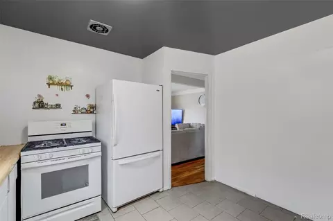 Kitchen - 9522 Pardee Rd, Taylor, MI 48180 photo 3 of 3