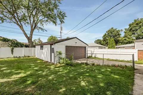 Exterior - 9522 Pardee Rd, Taylor, MI 48180 photo 5 of 6