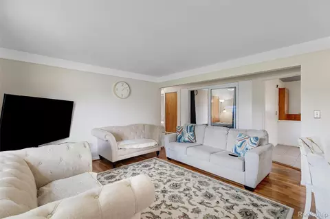 Living - 9522 Pardee Rd, Taylor, MI 48180 photo 1 of 2