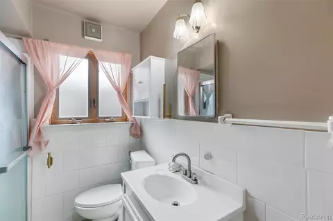 Bath - 9522 Pardee Rd, Taylor, MI 48180 photo 1 of 4