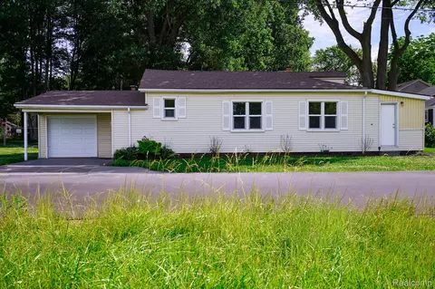 36807 Jefferson Ave, Harrison, MI 48045