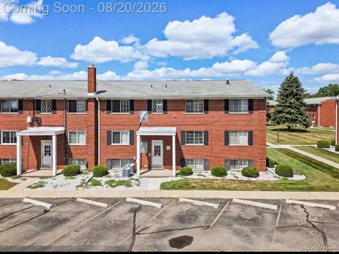 8140 Crestview Dr, Sterling Heights, MI 48312