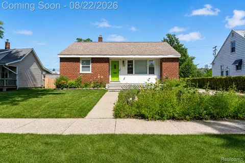 21 Eastman St, Mount Clemens, MI 48043