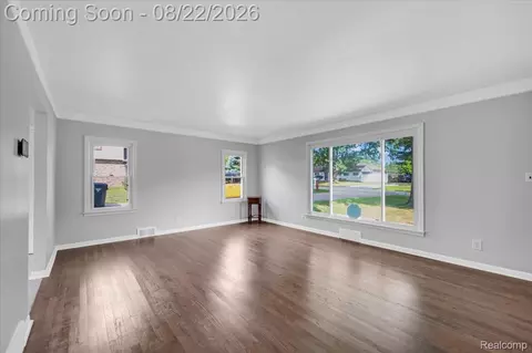 Living - 1320 Larayne Dr, Troy, MI 48085 photo 3 of 4