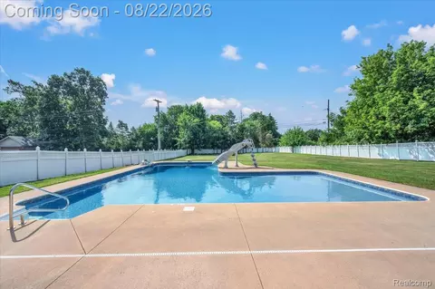 Exterior - 1320 Larayne Dr, Troy, MI 48085 photo 4 of 5
