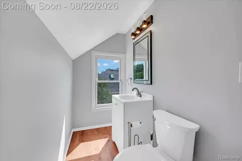 Bath - 1320 Larayne Dr, Troy, MI 48085 photo 2 of 2