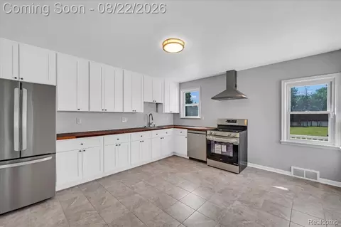 Kitchen - 1320 Larayne Dr, Troy, MI 48085 photo 1 of 2