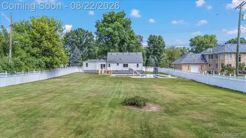View/Area - 1320 Larayne Dr, Troy, MI 48085 photo 2 of 4